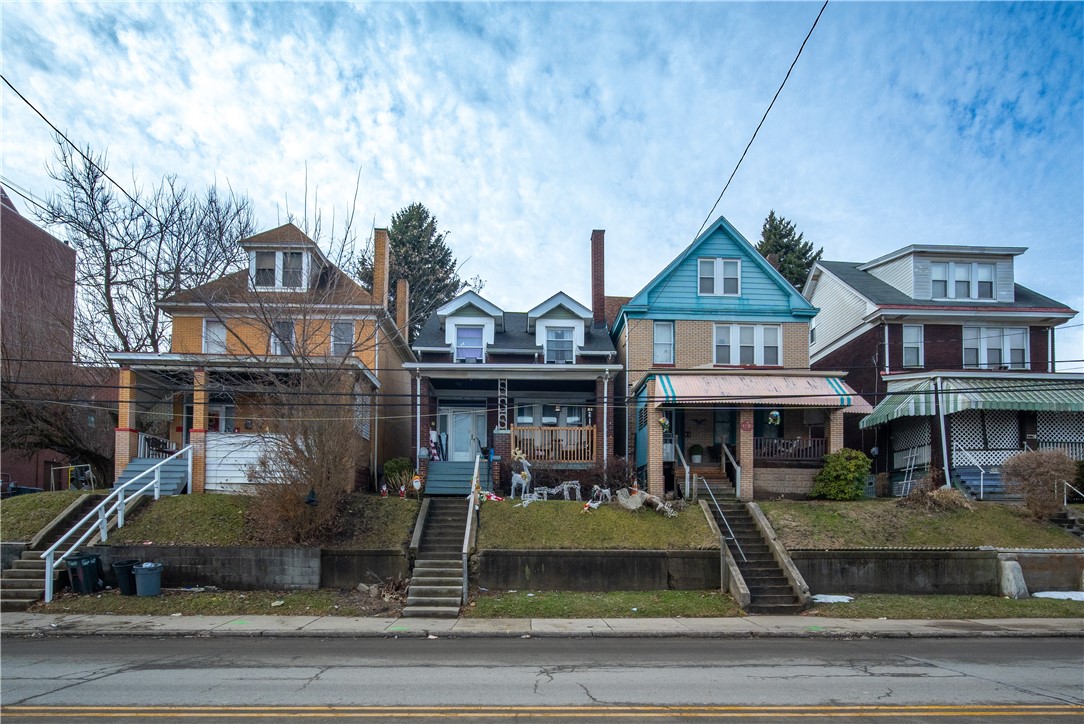 Exterior of 1702 West st, Pittsburgh, PA 15120