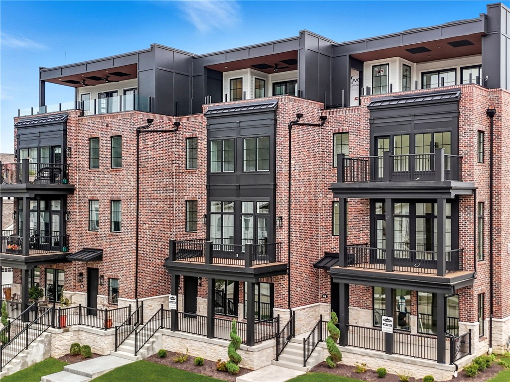 Exterior of 64 1st Street, Oakmont, PA 15139