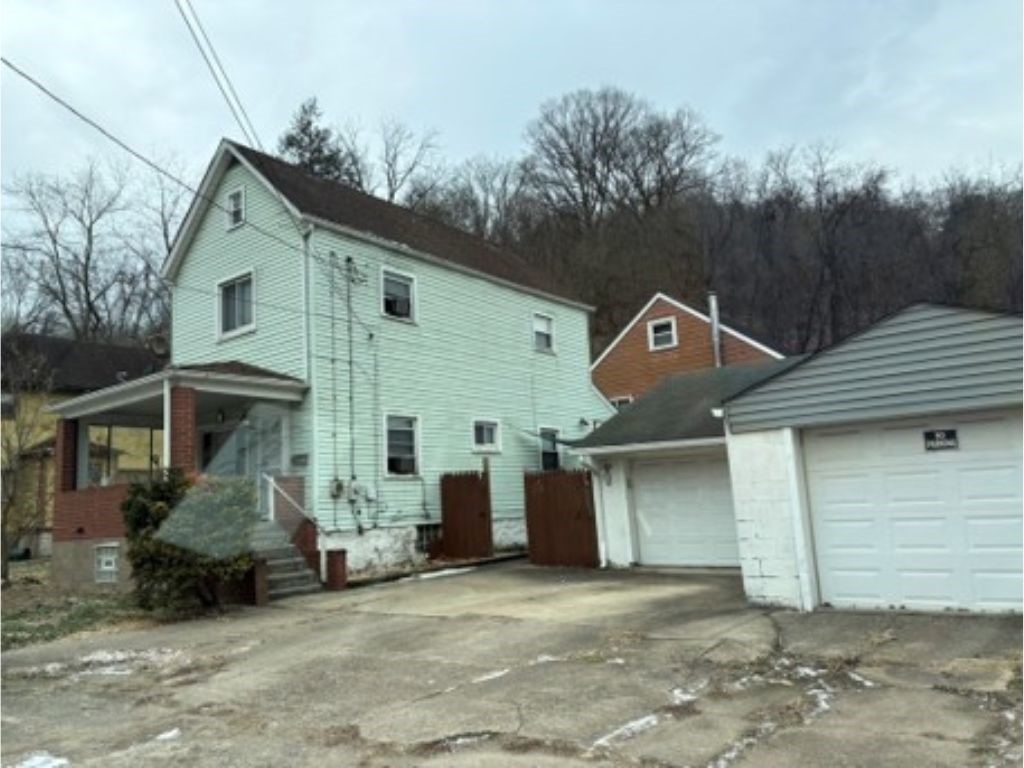 Exterior of 810 Glenn Ave, Mckeesport, PA 15133