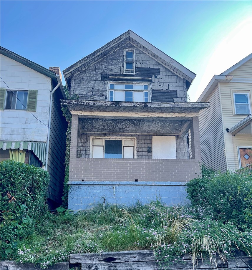 Exterior of 511 Stokes, Braddock, PA 15104