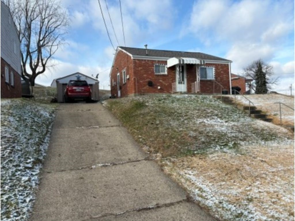 Exterior of 117 Delrose Dr, Mckeesport, PA 15133