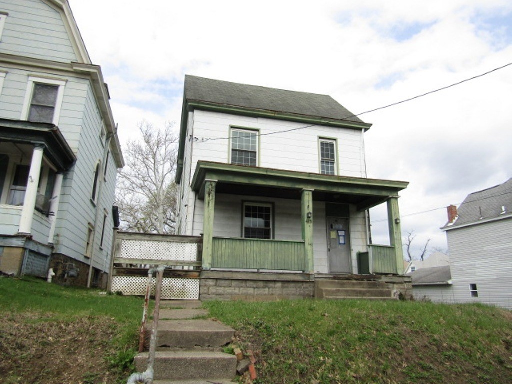 Exterior of 415 N School St, Pittsburgh, PA 15202
