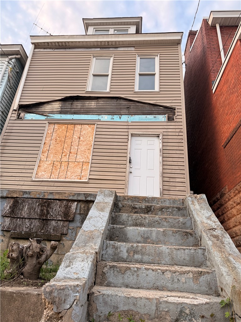 Exterior of 5001 Broad St, Pittsburgh, PA 15224