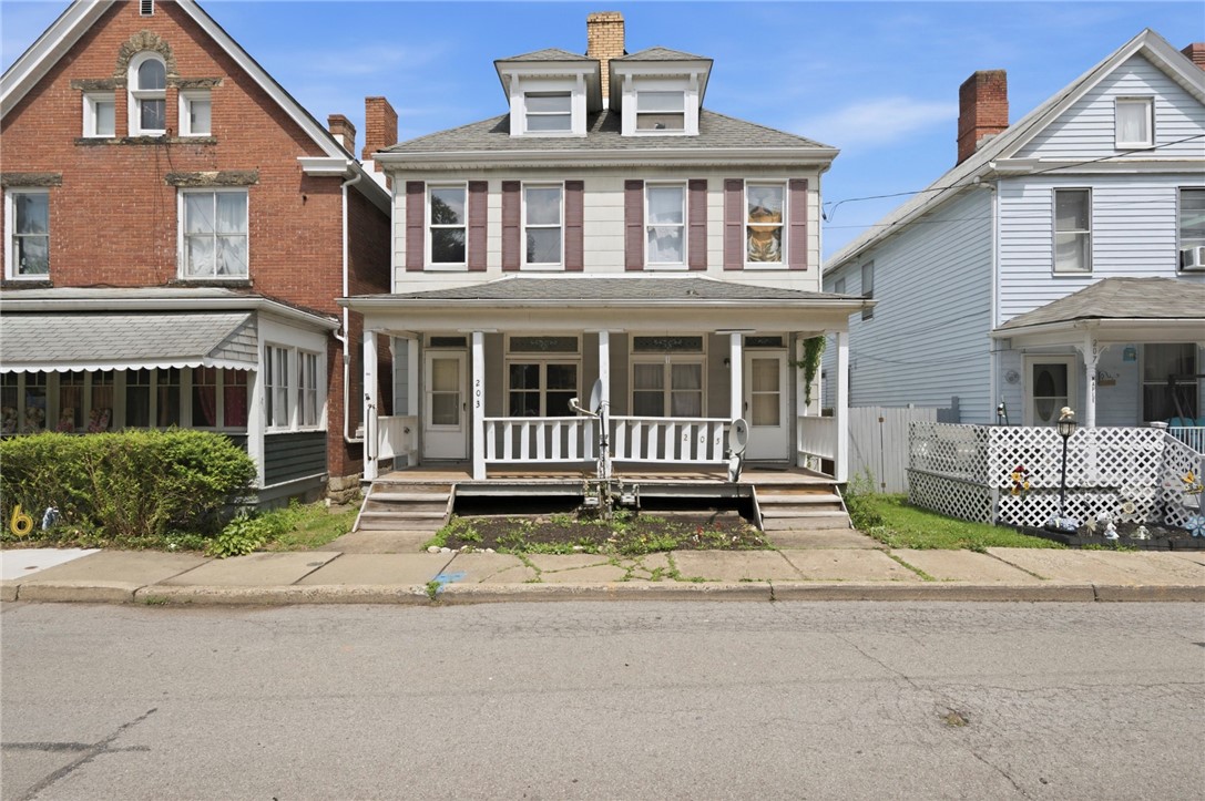 Exterior of 203-205 Maple Street, Kittanning, PA 16201