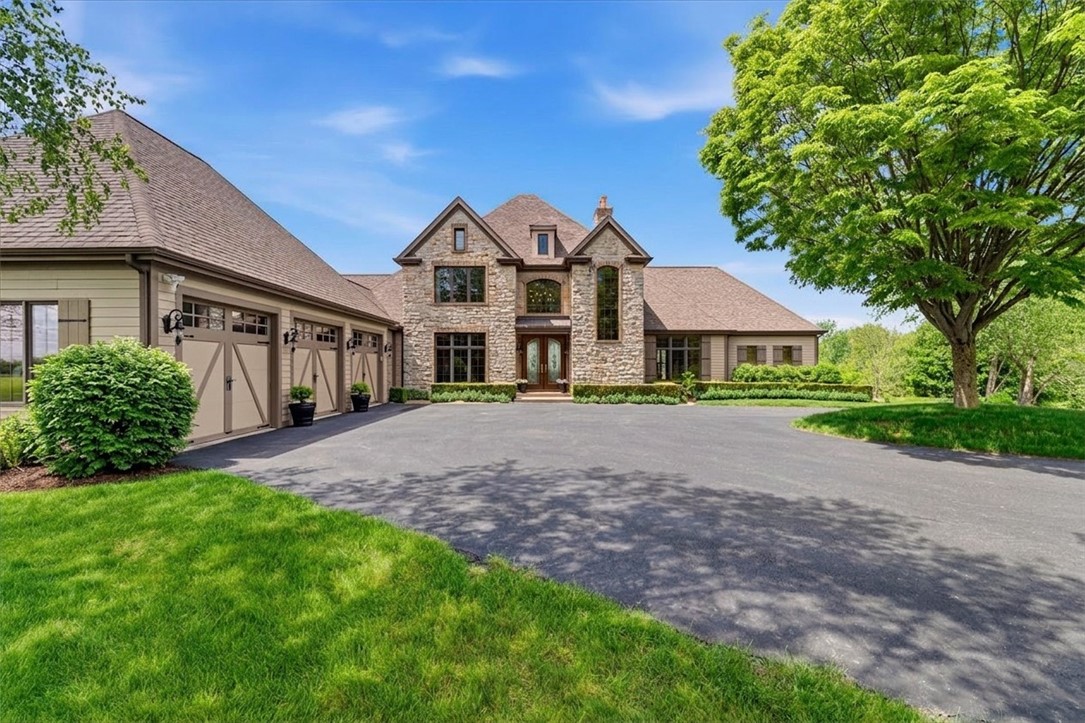 Exterior of 524 Paracca Lane, Fombell, PA 16123
