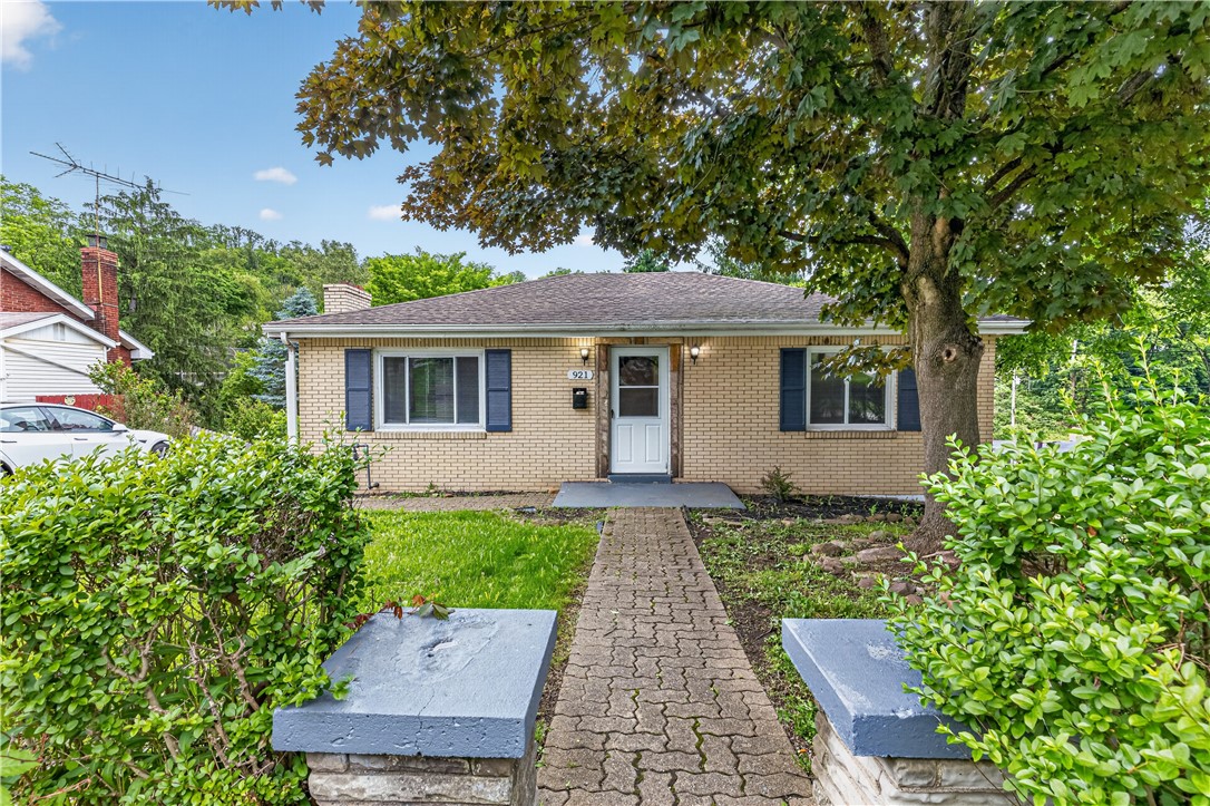 Exterior of 921 Lincoln Way, Mckeesport, PA 15132