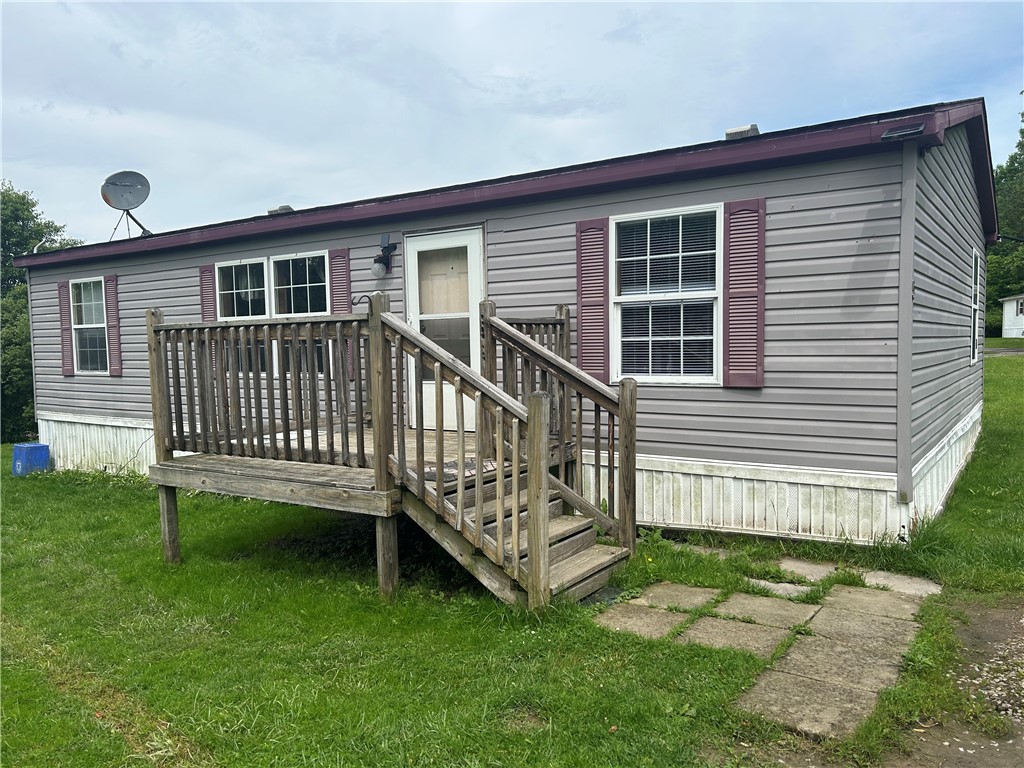 Exterior of 5 Spruce Ln, Indiana, PA 15701