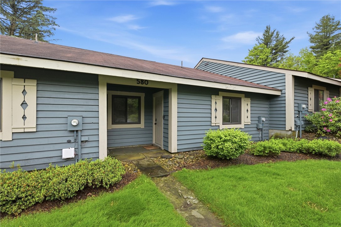 Exterior of 580 Maple Ct, Somerset, PA 15502
