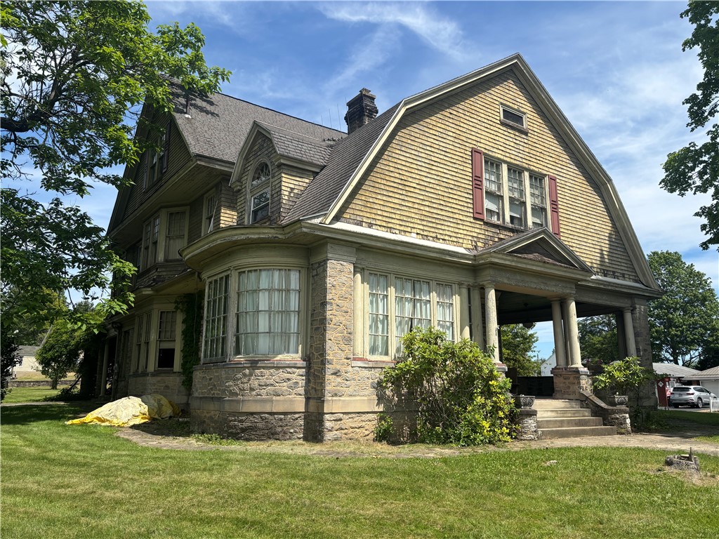 Exterior of 1126 HIGH ST, Brownsville, PA 15417