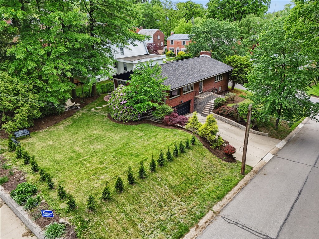 Exterior of 450 Willow Dr, Pittsburgh, PA 15243