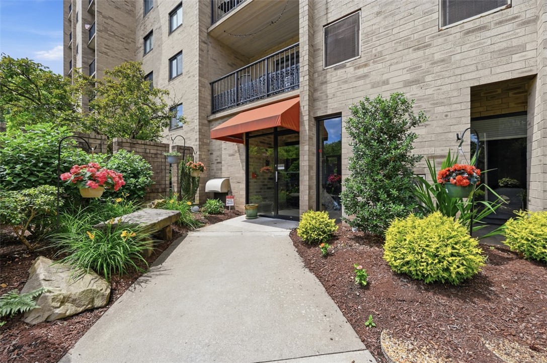Exterior of 1400 Smokey Wood Dr 601, Pittsburgh, PA 15218