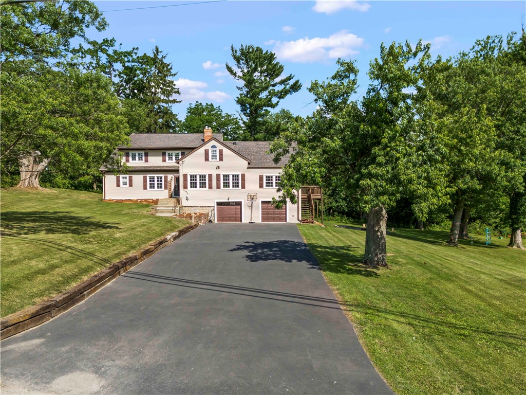 Exterior of 860 E Mcmurray Rd, Venetia, PA 15367