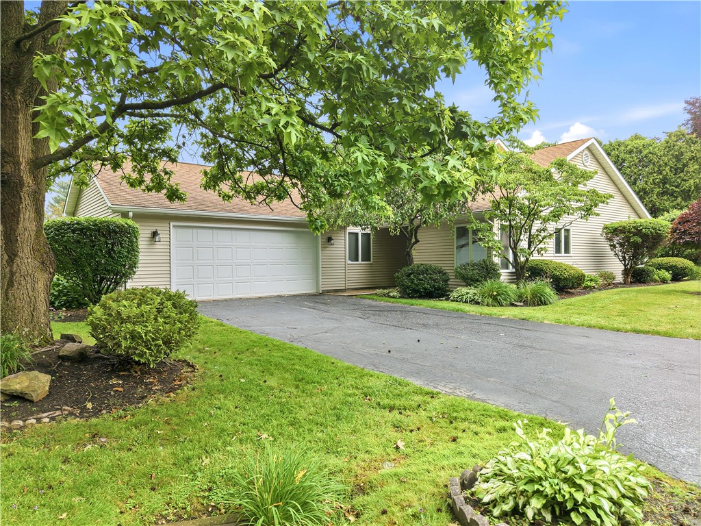 Exterior of 187 Jonathan Place, Hermitage, PA 16148