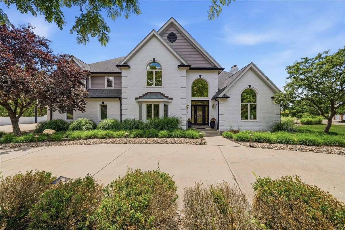 Exterior of 190 Silver Creek DRIVE, Mars, PA 16046
