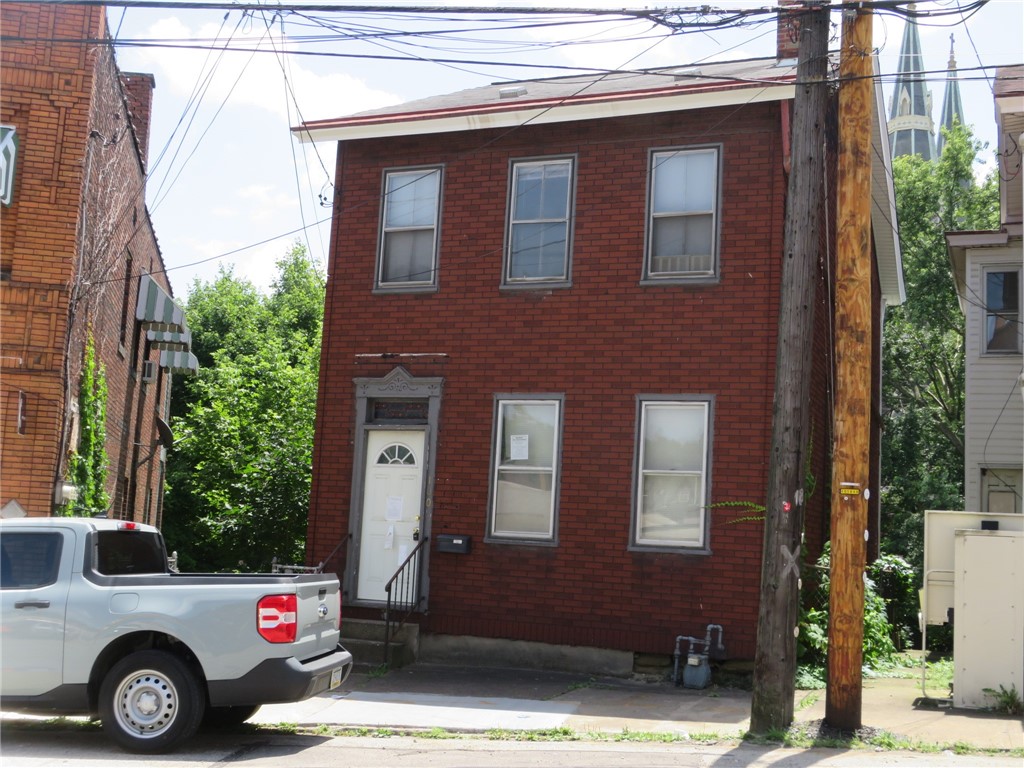 Exterior of 1009 Chartiers Ave, Mc Kees Rocks, PA 15136
