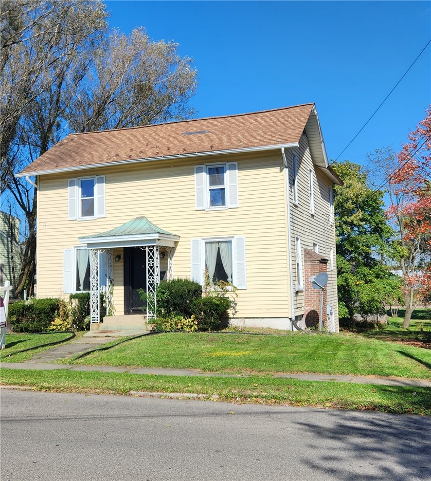 Exterior of 337 Jackson St, Grove City, PA 16127
