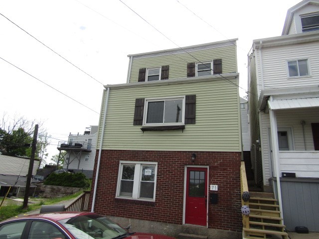 Exterior of 71 Barry St, Pittsburgh, PA 15203