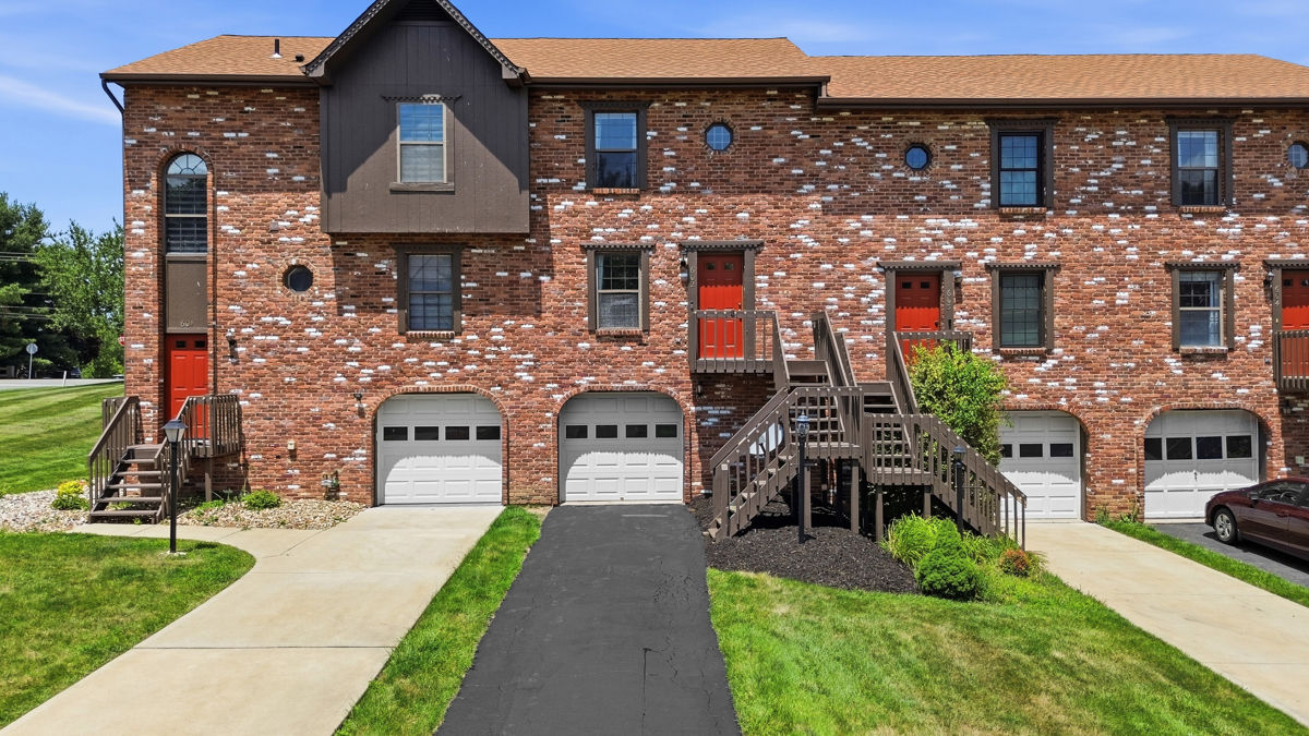 Exterior of 602 Sunset CIRCLE, Cranberry Twp, PA 16066