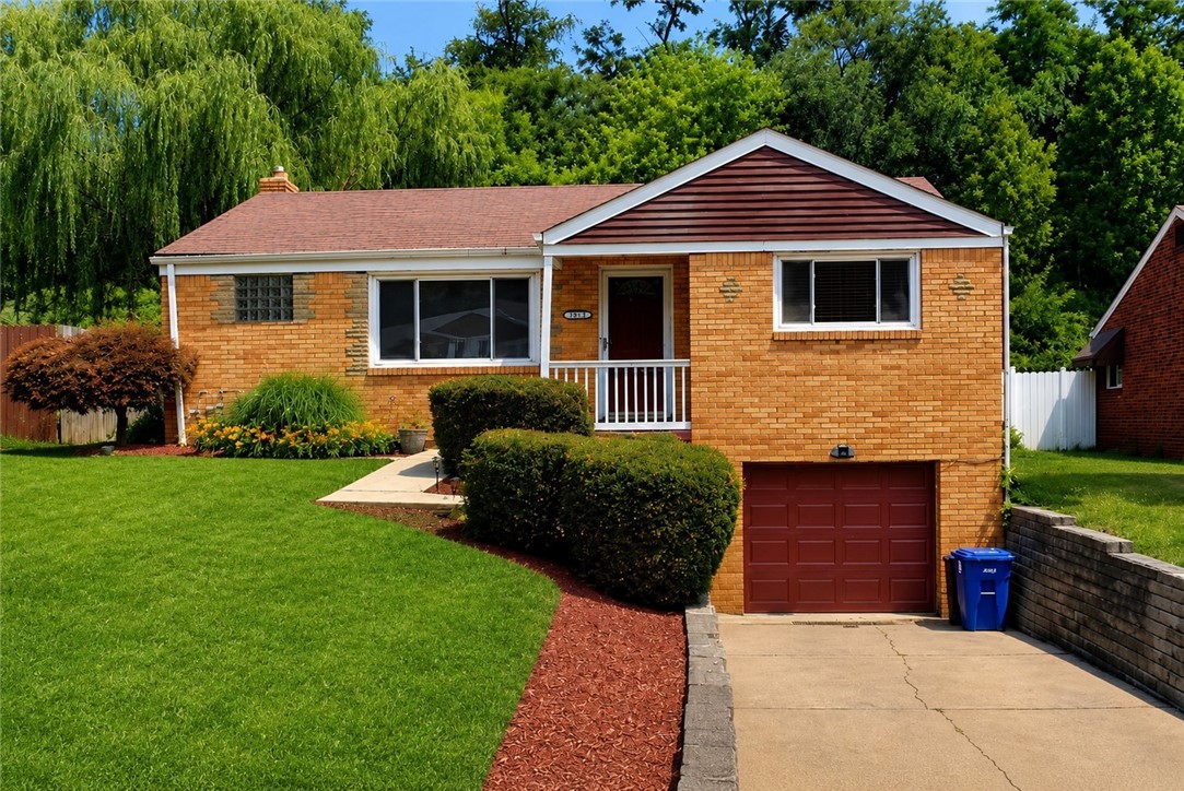 Exterior of 1035 Sanda Dr, Pittsburgh, PA 15227