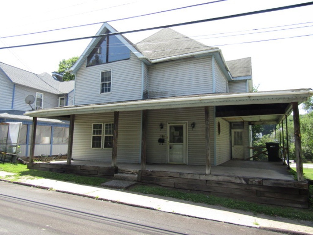 Exterior of 118 Center Ave, Burgettstown, PA 15021