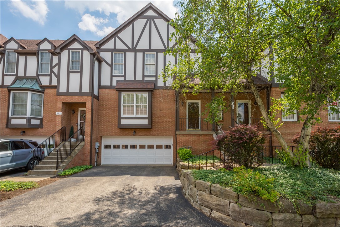 Exterior of 313 Kingsberry Circle, Pittsburgh, PA 15234