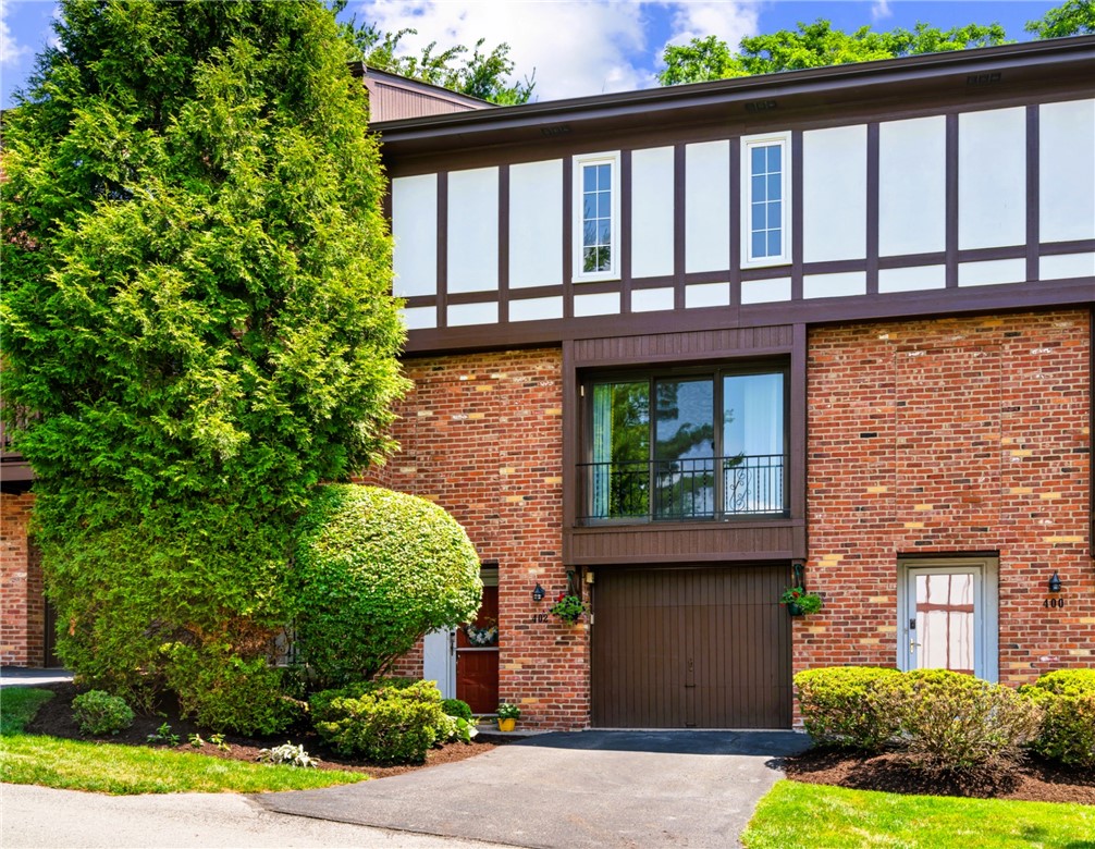 Exterior of 402 Allenberry, Pittsburgh, PA 15237