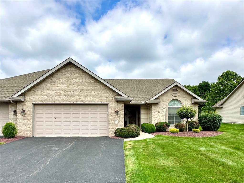 Exterior of 33 Fields Drive, New Castle, PA 16101