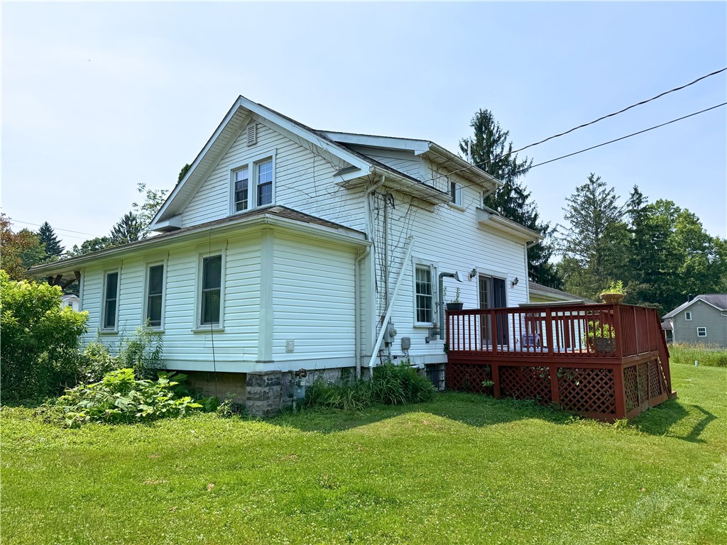 Exterior of 7 Bell Rd, PA 16127