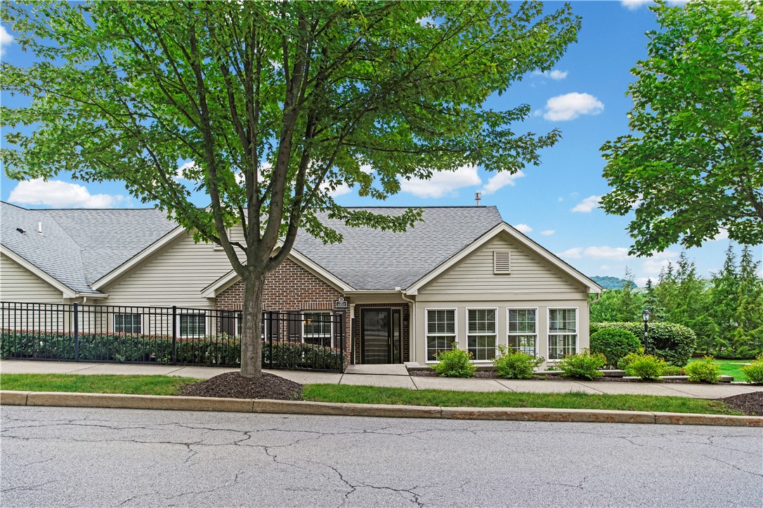 Exterior of 1102 Wealdstone Rd, Cranberry Twp, PA 16066