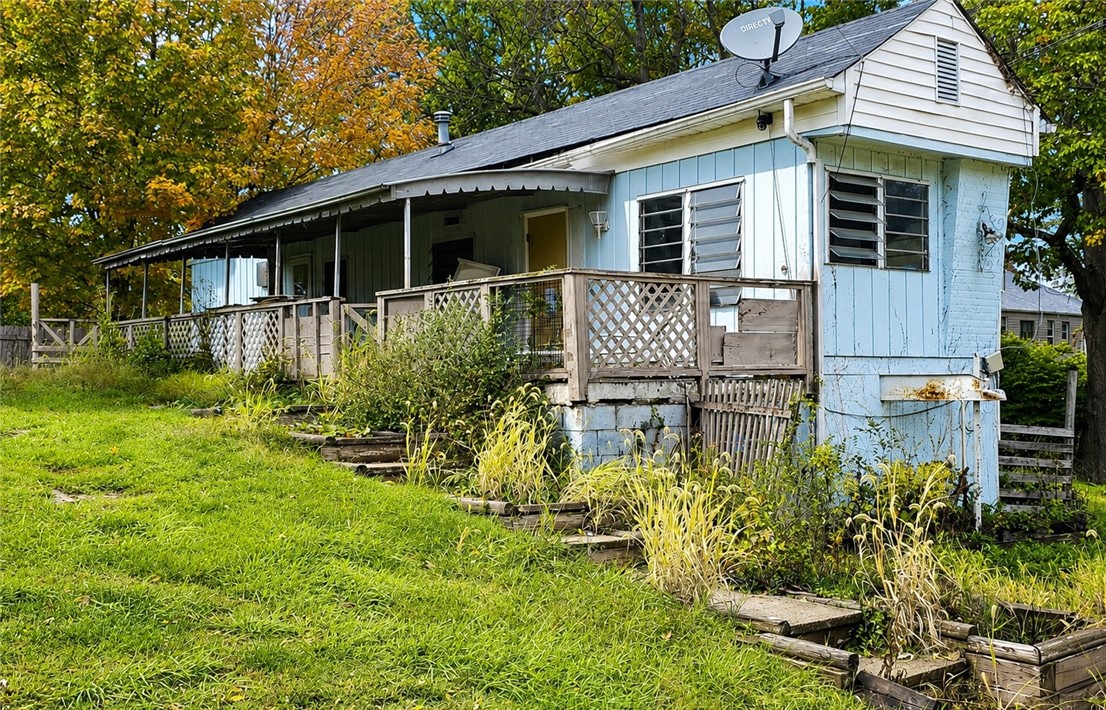 Exterior of 1674 Brodhead Road, Coraopolis, PA 15108