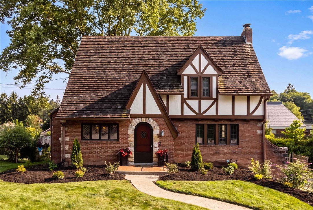 Exterior of 2 Glenvue Dr, Pittsburgh, PA 15237