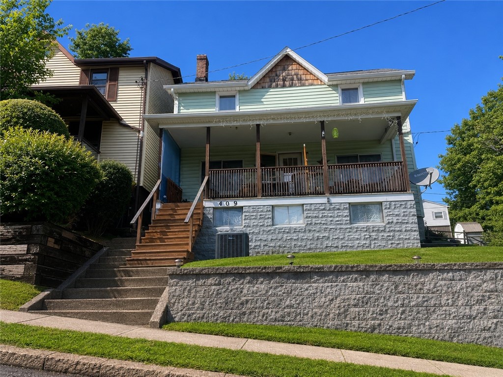 Exterior of 409 Penn Ave, Leechburg, PA 15656