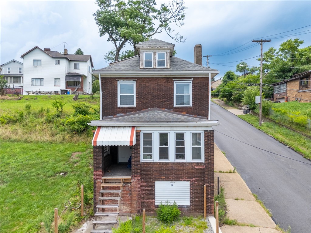 Exterior of 157 Mills, Pittsburgh, PA 15104