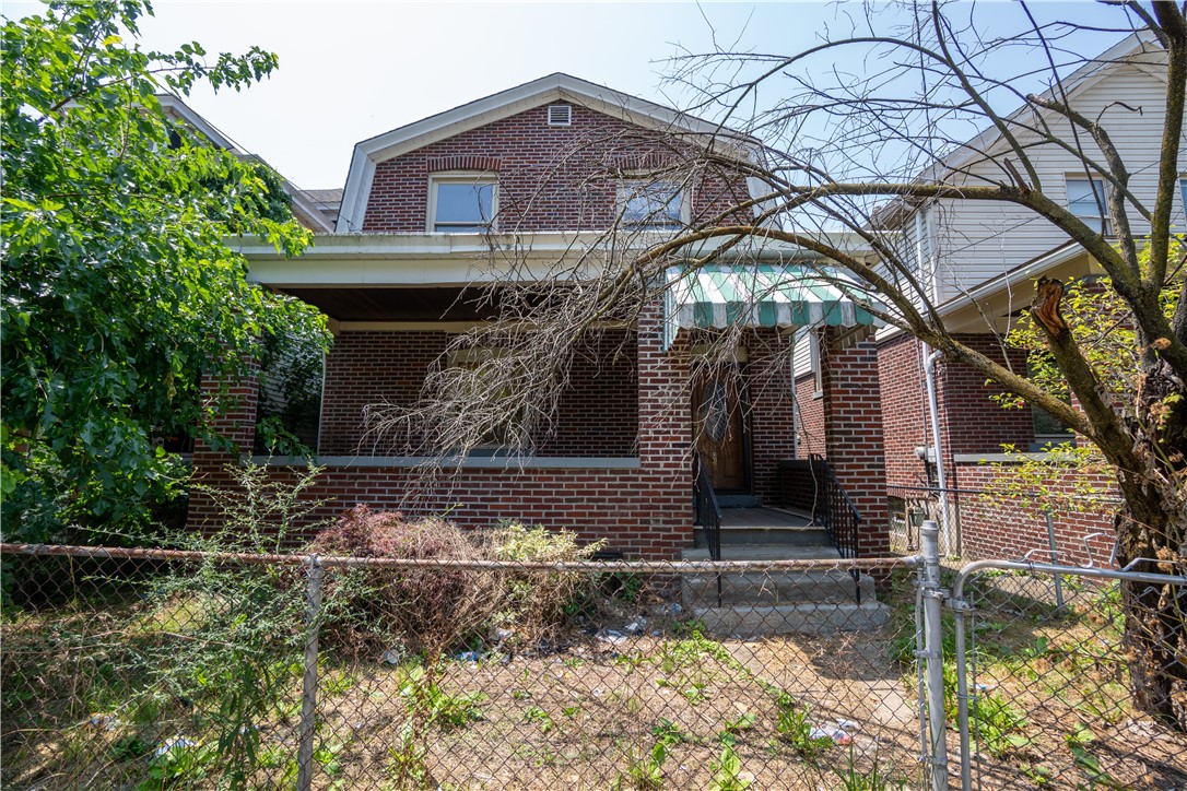 Exterior of 533 Woodward Ave, Mckees Rocks, PA 15136