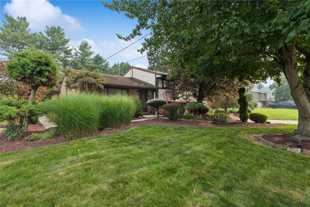 Exterior of 220 VERNON AVE, Belle Vernon, PA 15012