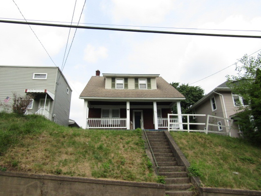 Exterior of 128 Carnegie Ave, Clairton, PA 15025