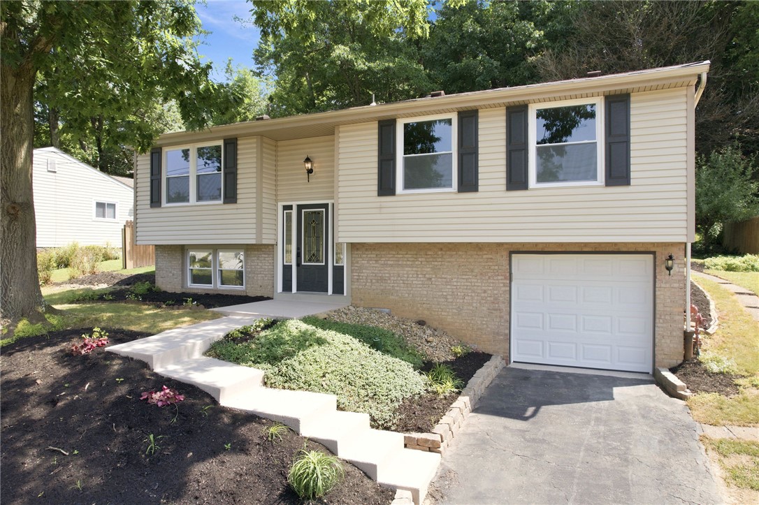 Exterior of 1613 Shawmut Dr, Glenshaw, PA 15116