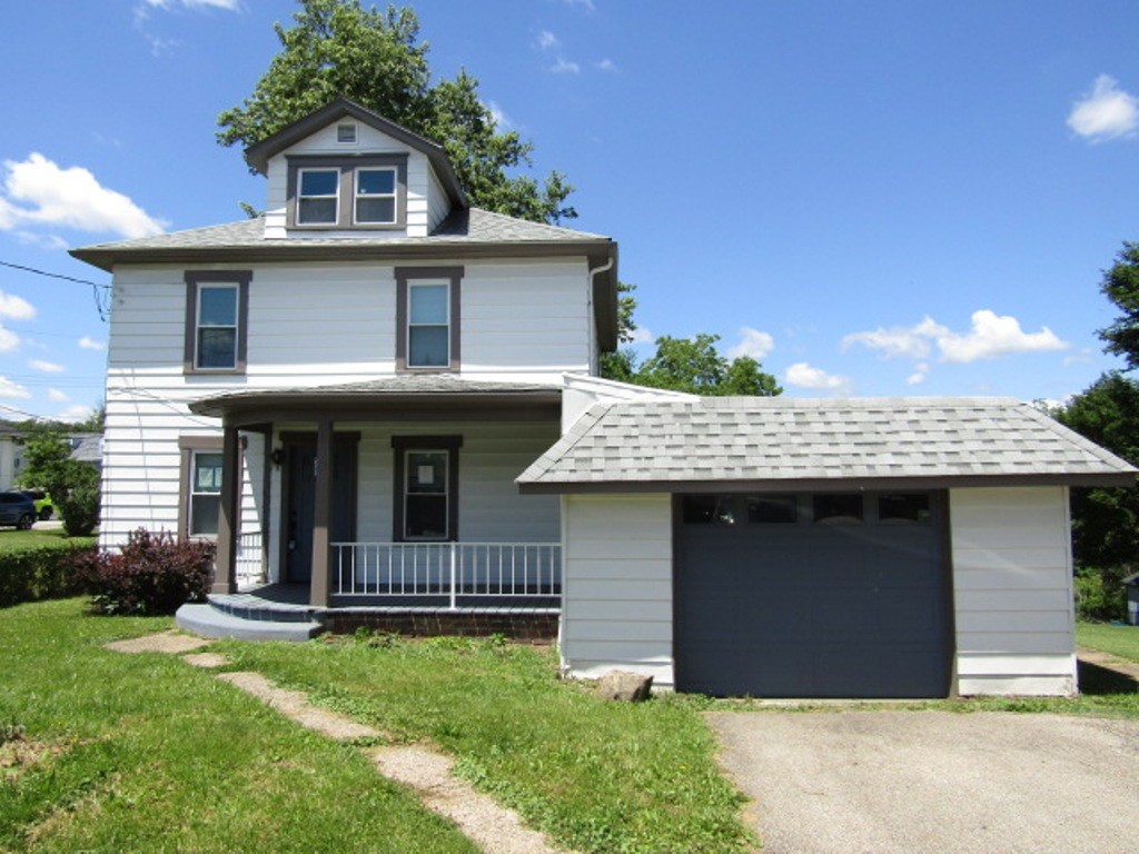 Exterior of 913 Locust Ave, Washington, PA 15301