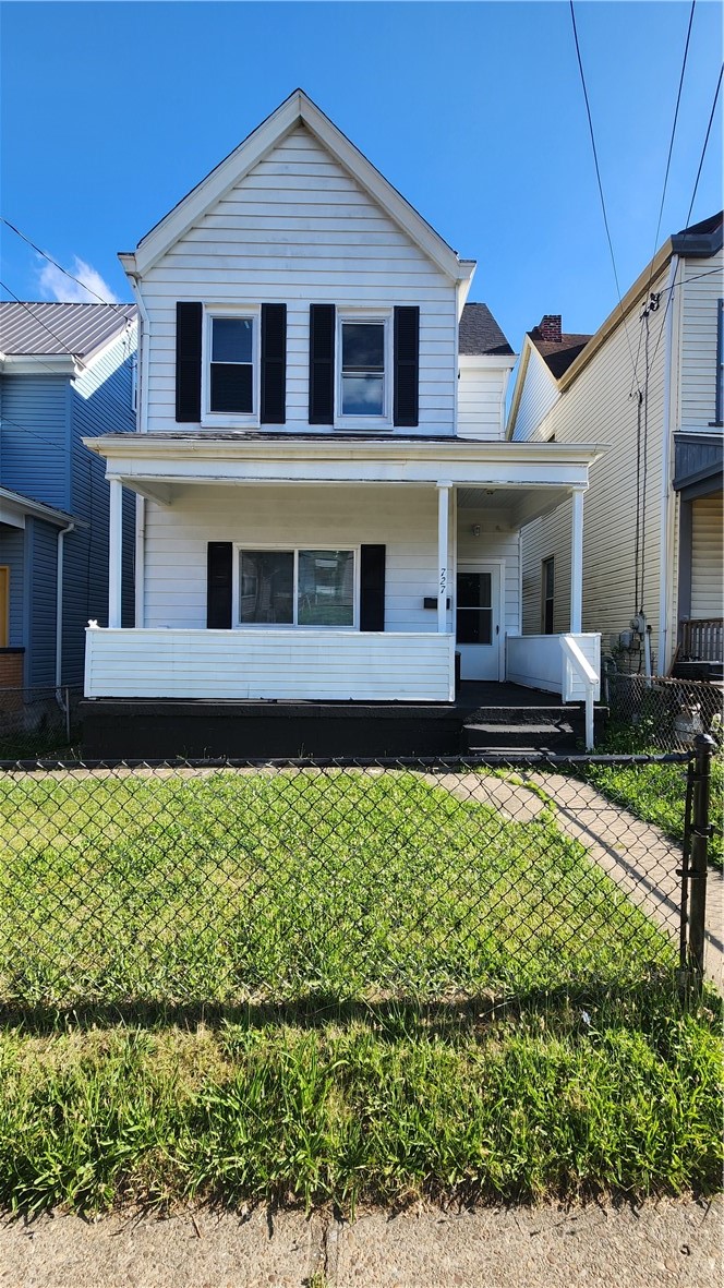 Exterior of 727 Mary St, Mc Kees Rocks, PA 15136