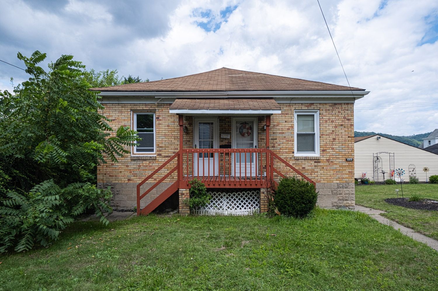 Exterior of 735 1/2 7th AVENUE, Coraopolis, PA 15108