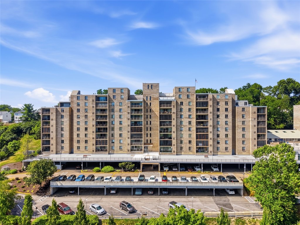 Exterior of 2160 Greentree Road 105W, Pittsburgh, PA 15220