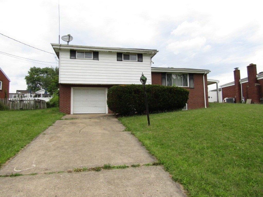 Exterior of 403 Oak Ave, Elizabeth, PA 15037