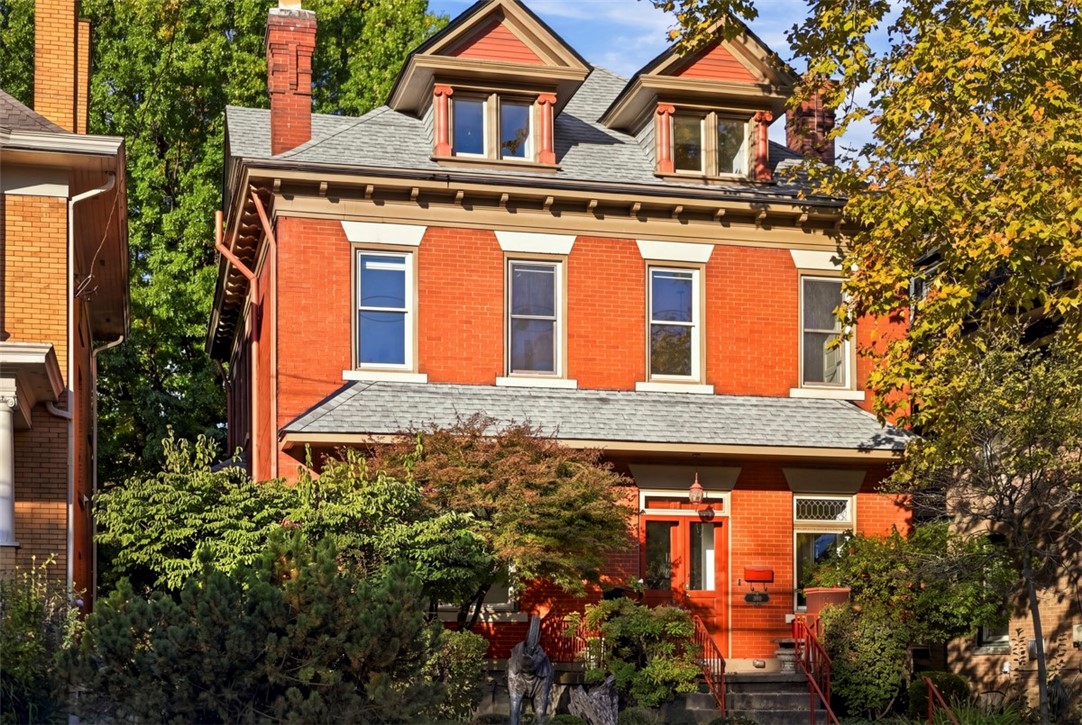 Exterior of 1524 Murray Ave, Pittsburgh, PA 15217