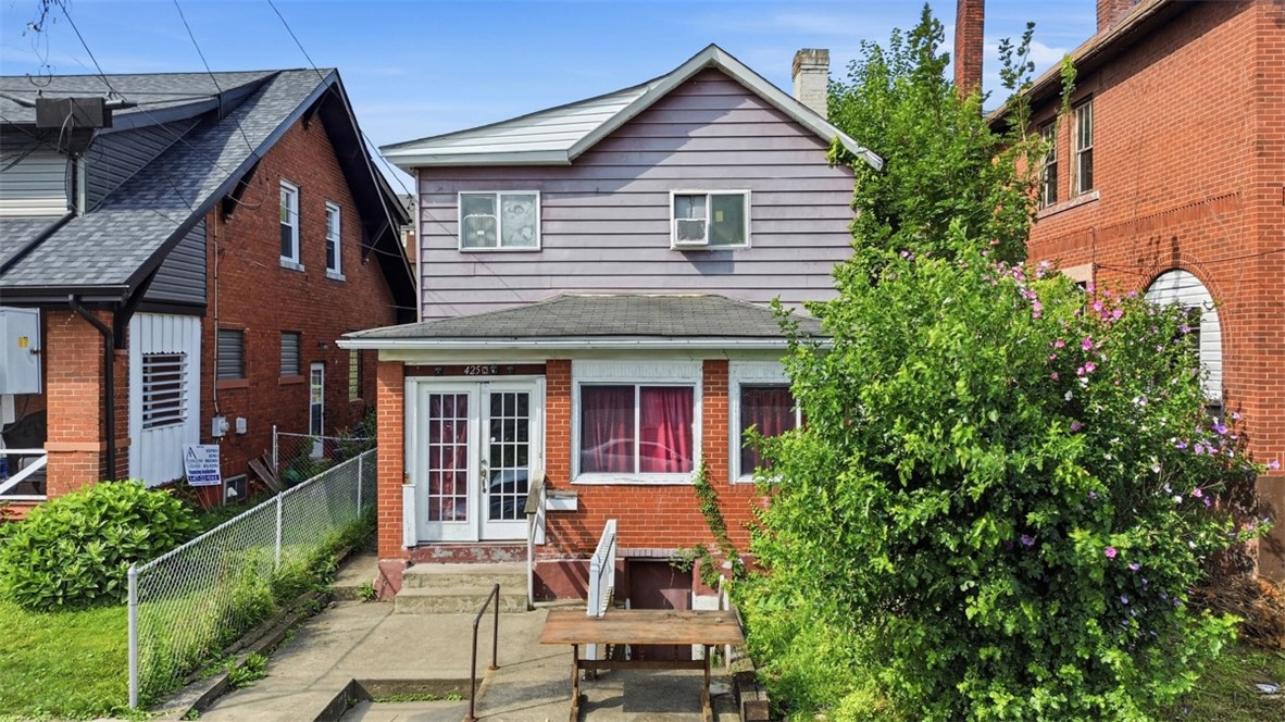 Exterior of 425 N 4th St, Clairton, PA 15025
