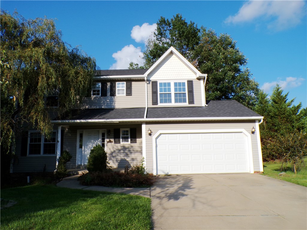 Exterior of 211 Hummingbird Hl, Cranberry Twp, PA 16066