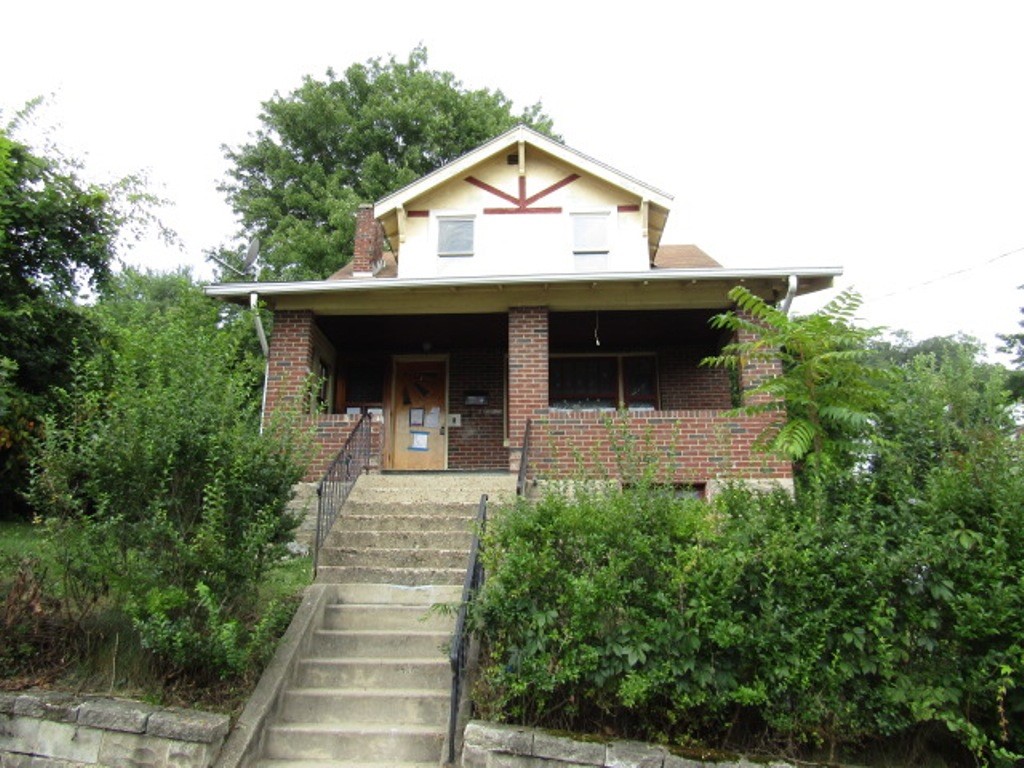 Exterior of 424 W 9th Ave, Tarentum, PA 15084