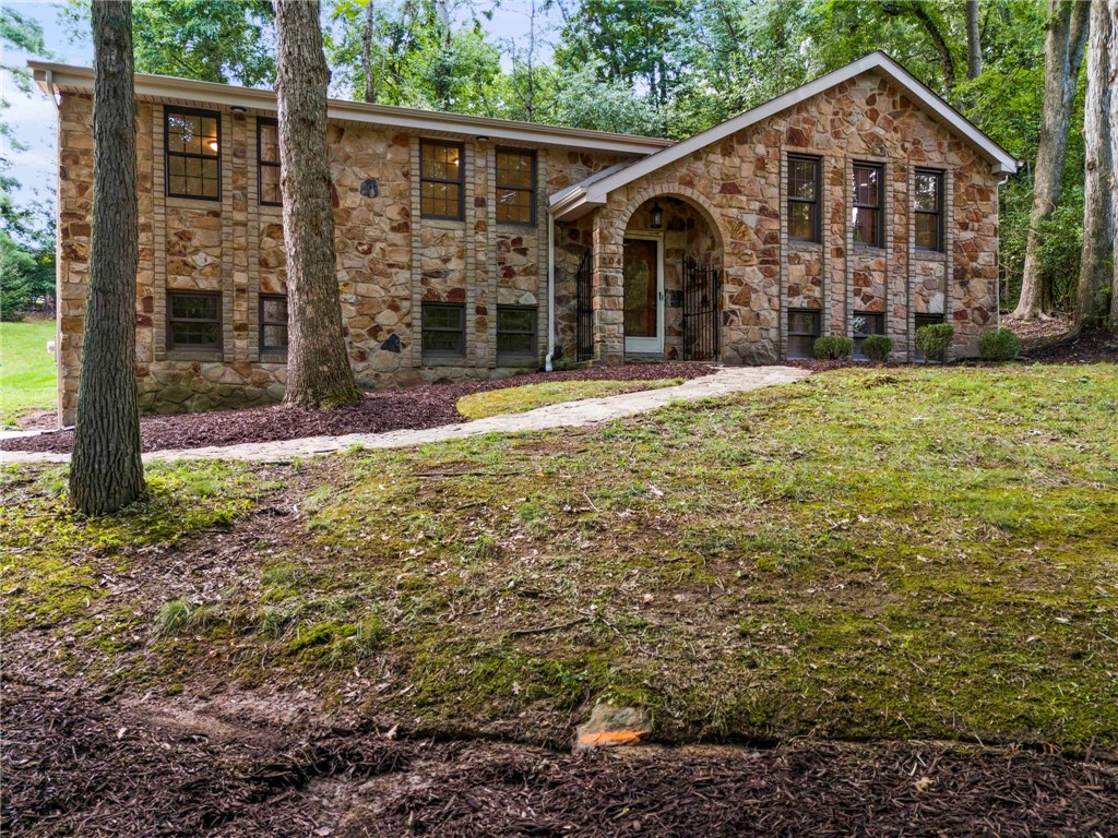 Exterior of 204 Fineview Dr, Canonsburg, PA 15317