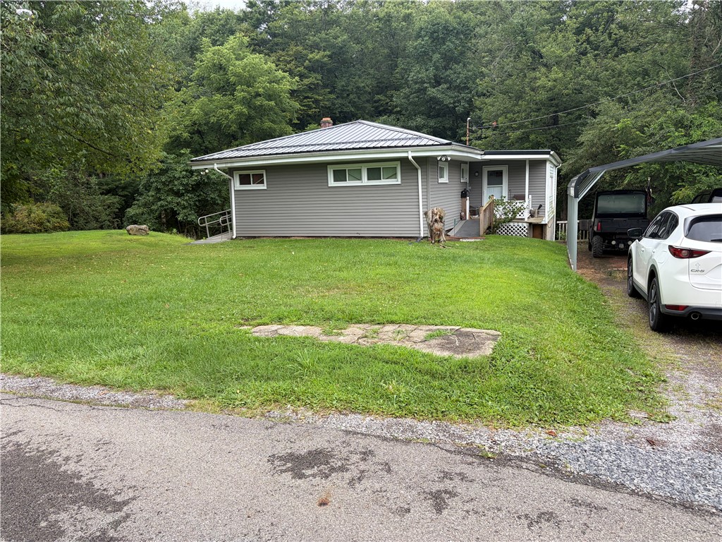 Exterior of 2301 Graceland Rd, New Castle, PA 16105