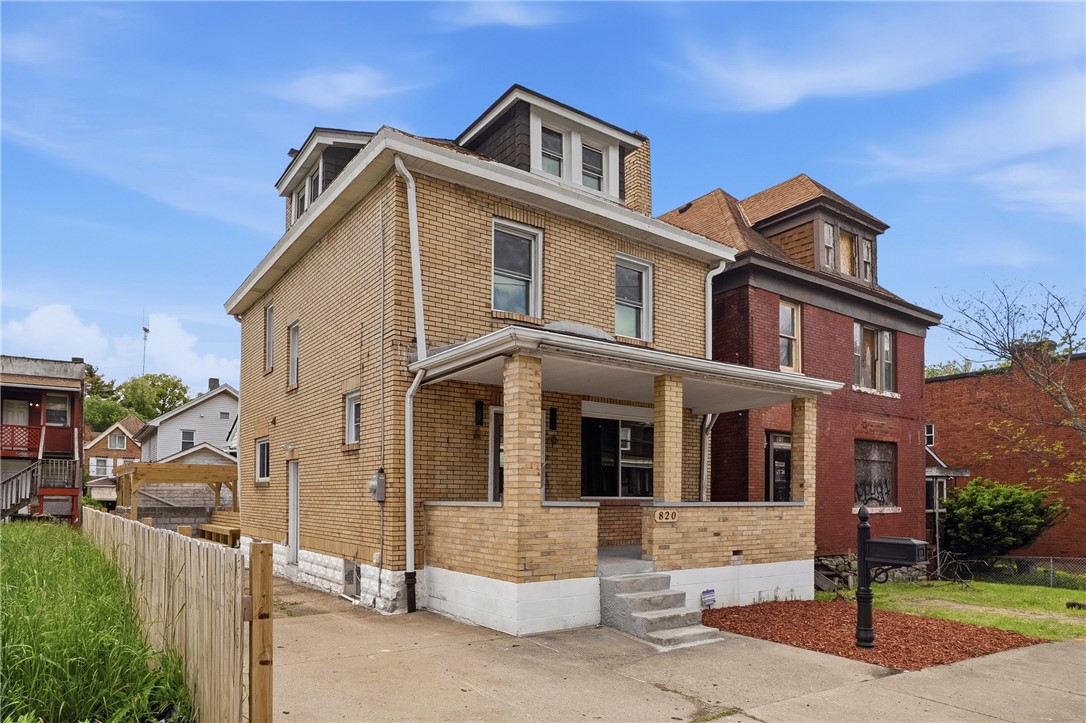 Exterior of 820 Bryn Mawr Rd, Pittsburgh, PA 15219
