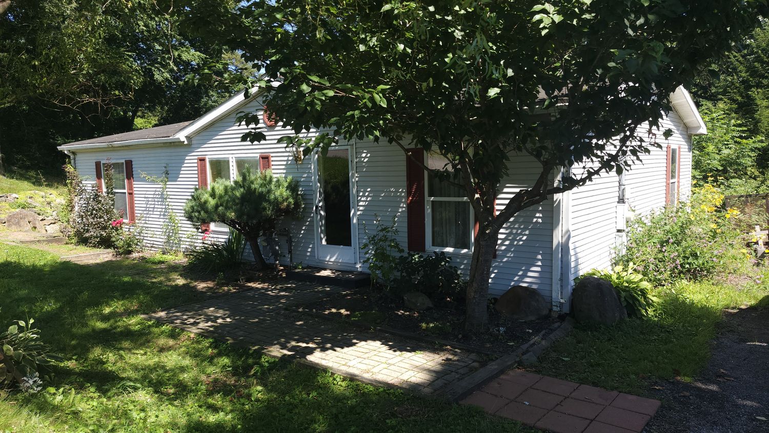 Exterior of 34 First STREET, Ellwood City, PA 16117